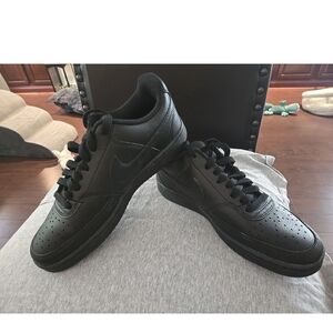 Nike Men’s Black Low-Top Leather Sneakers